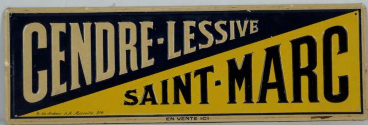 CENDRE-LESSIVE SAINT-MARC : Bandeau en tôle lithographiée et embossée. Imp  G.De Andreis. 39,9 x 12,9cm., Vente aux enchères : Estampes - Affiches -  Gravure - Lithographie - Eauforte