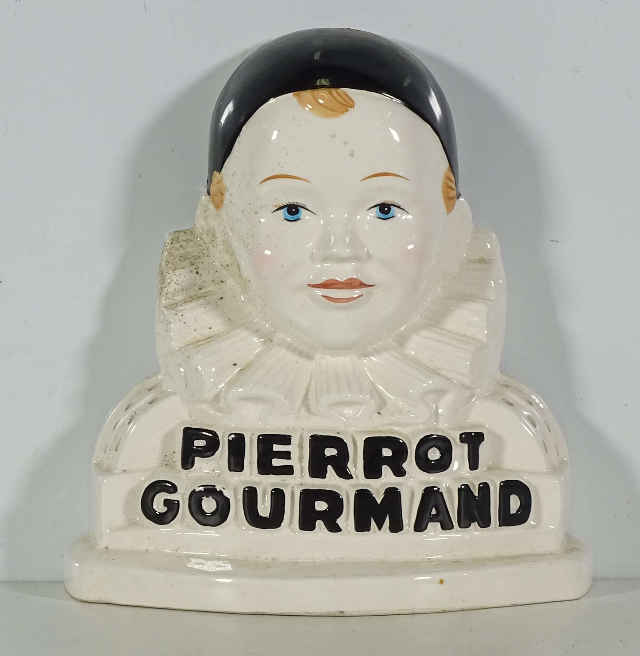 PIERROT GOURMAND : Porte-Sucettes en céramique, légers défauts dont un  défaut de cuisson., Vente aux enchères : Estampes - Affiches - Gravure -  Lithographie - Eauforte