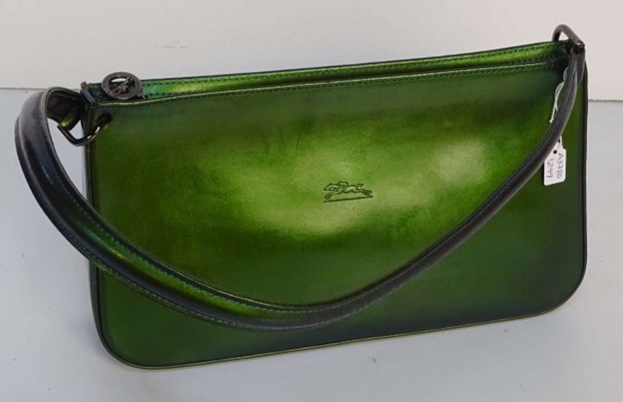 LONGCHAMP - Sac baguette porté épaule en cuir vernis vert effet ...