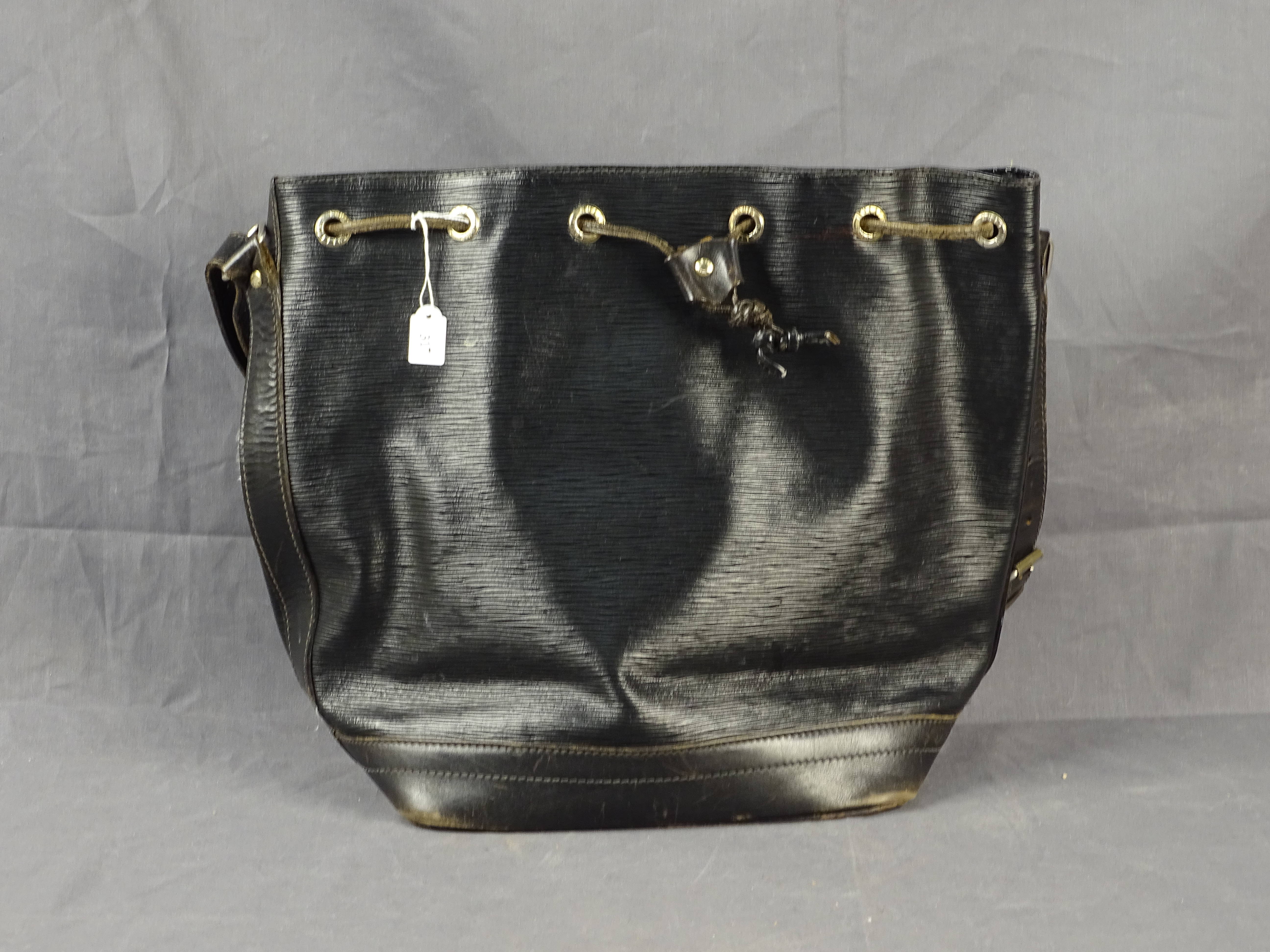 sac a main louis vuitton noe gm en cuir epi noir