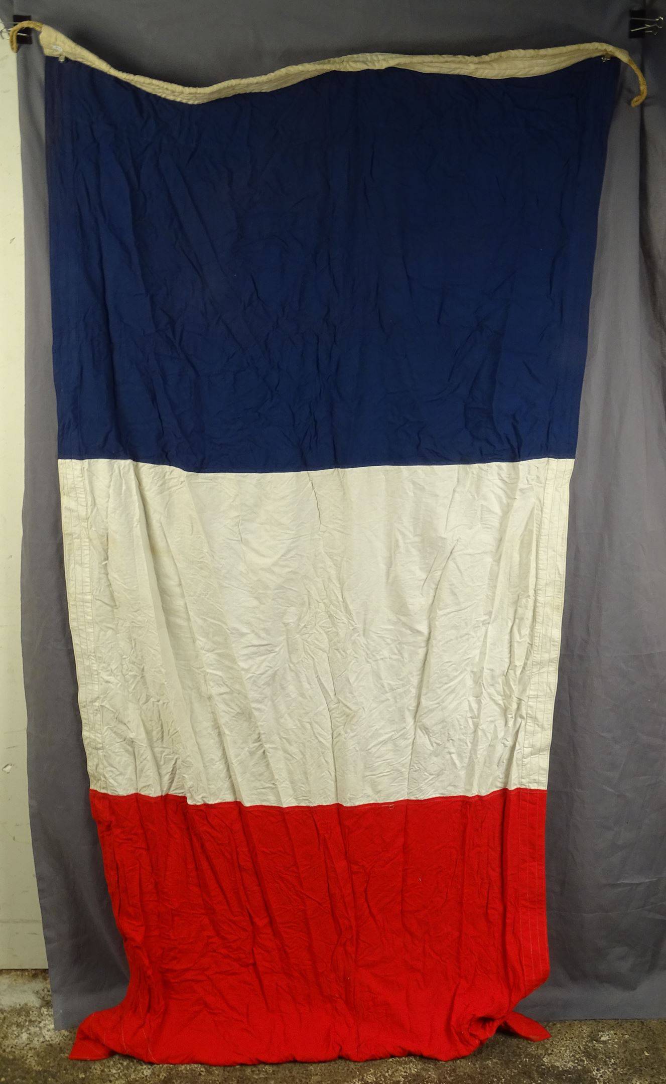 39/45 - France Libre - Drapeau Français réglementaire , ce dernier a été  déployé en aout 1944 ,, Vente aux enchères : Militaria - Armes - Souvenirs  historiques