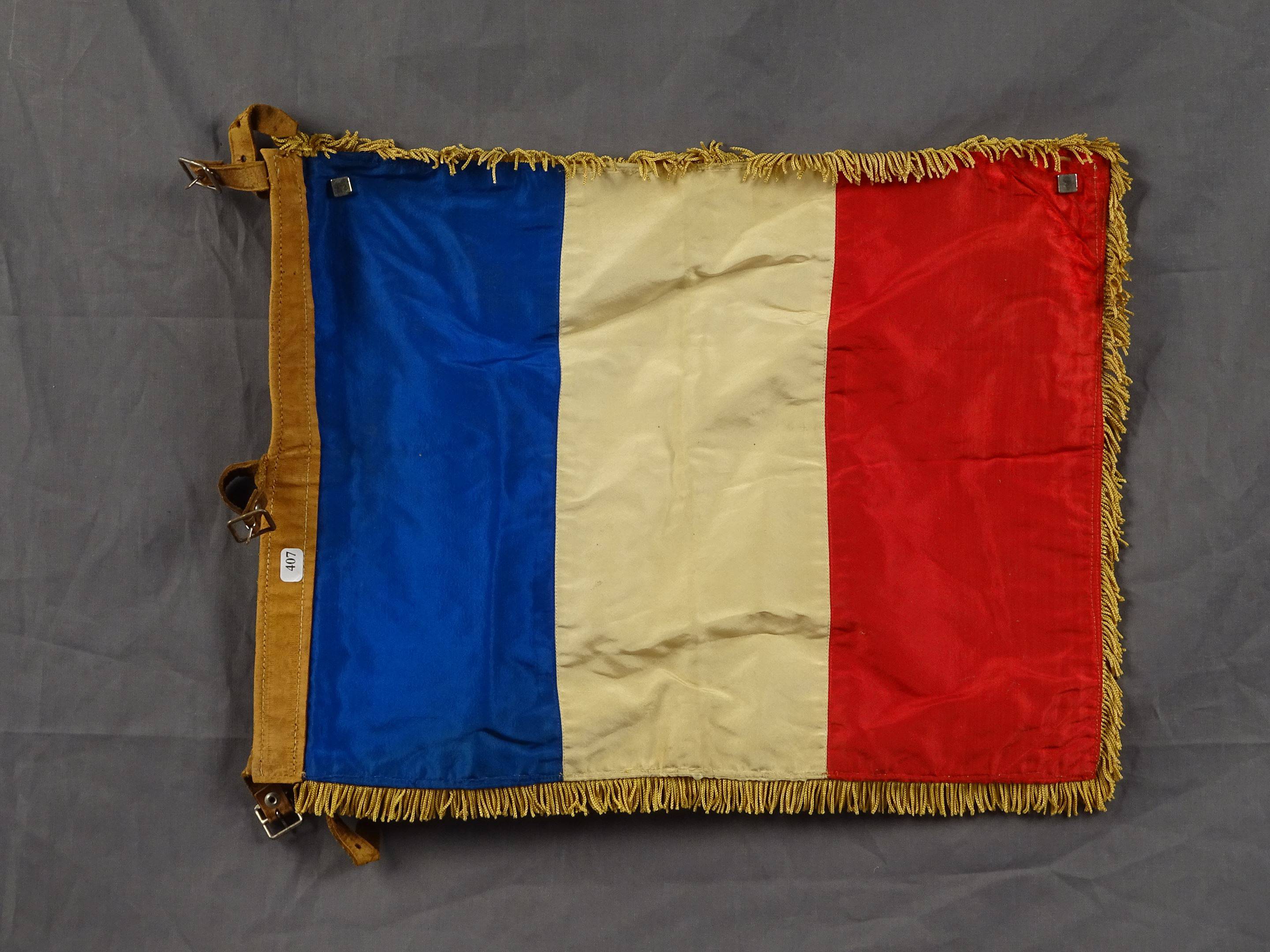 39/45 - France Libre - Drapeau Français réglementaire , ce dernier a été  déployé en aout 1944 ,, Vente aux enchères : Militaria - Armes - Souvenirs  historiques