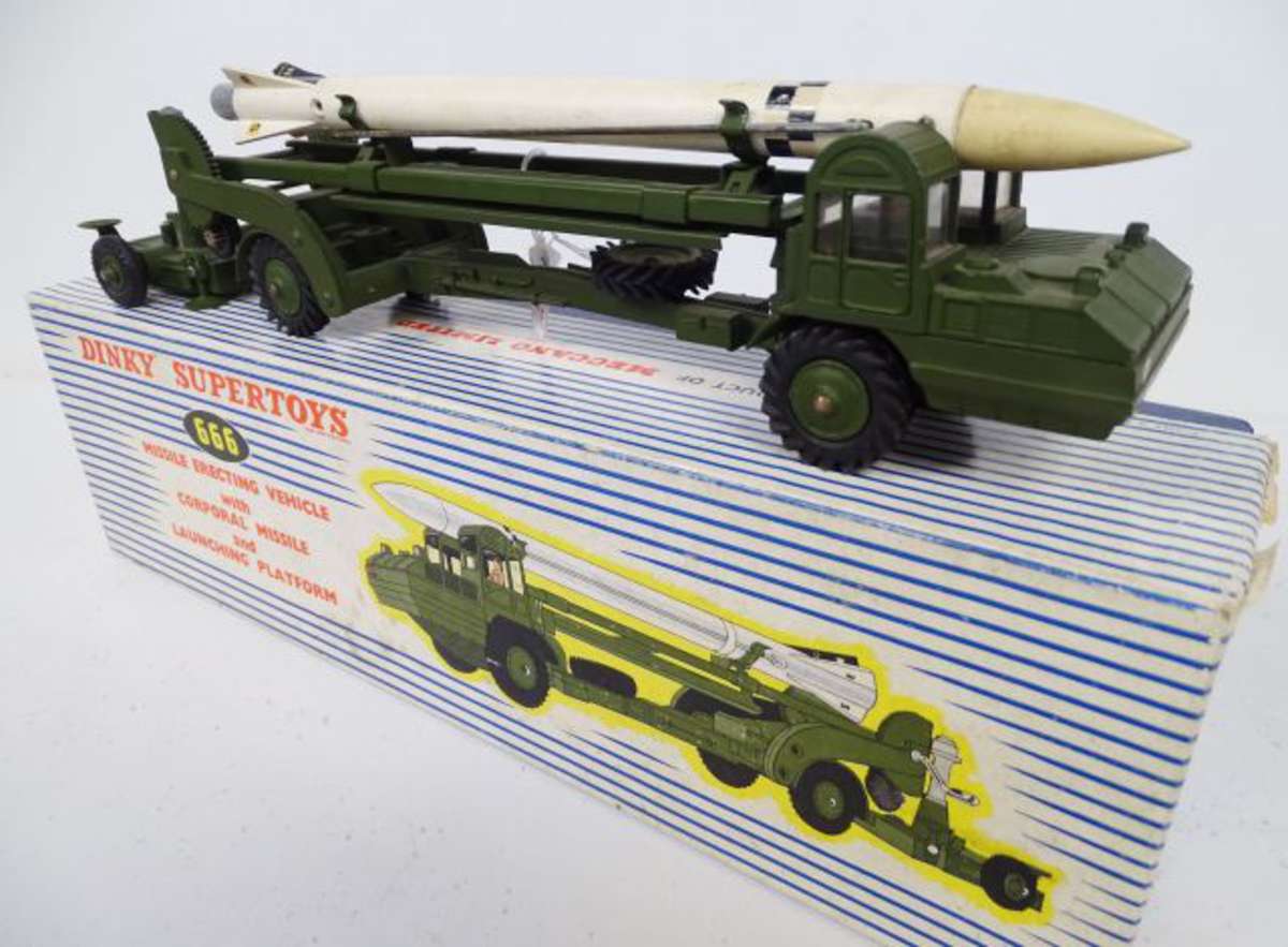 DINKY TOYS fusée de remplacement pour camion missile CORPORAL 666 militaire.