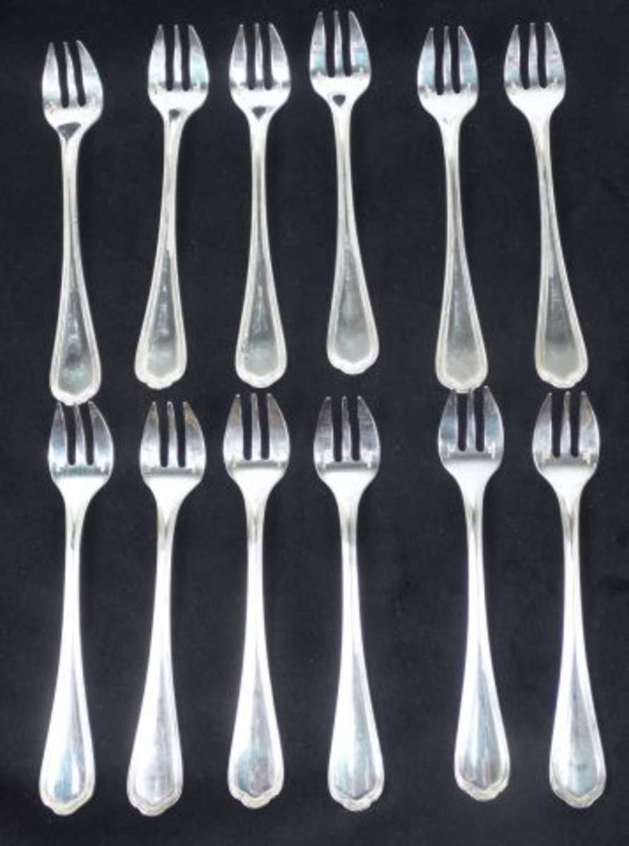 12 fourchettes à huitres en métal argenté modèle Spatours Christofle