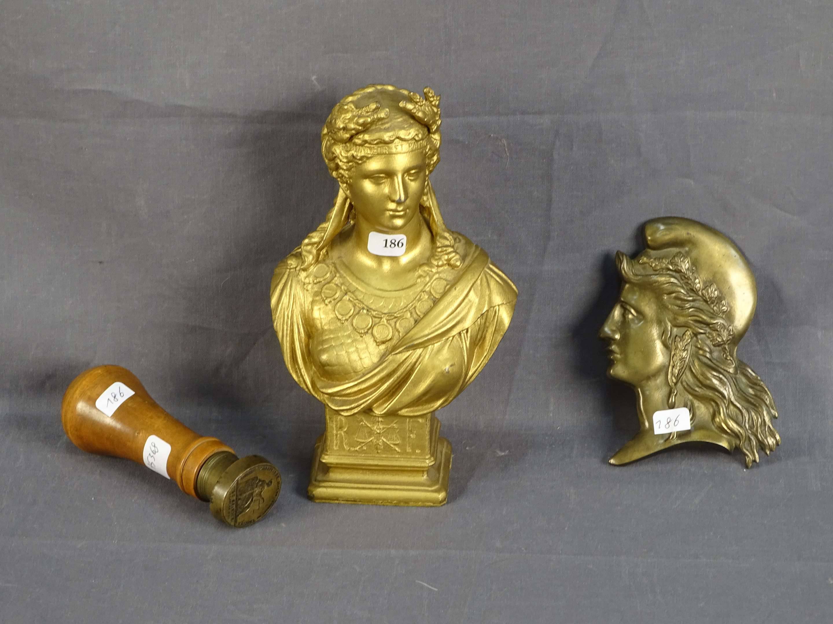 Statue en Régule Dorée - Personnage Lisant sur Socle