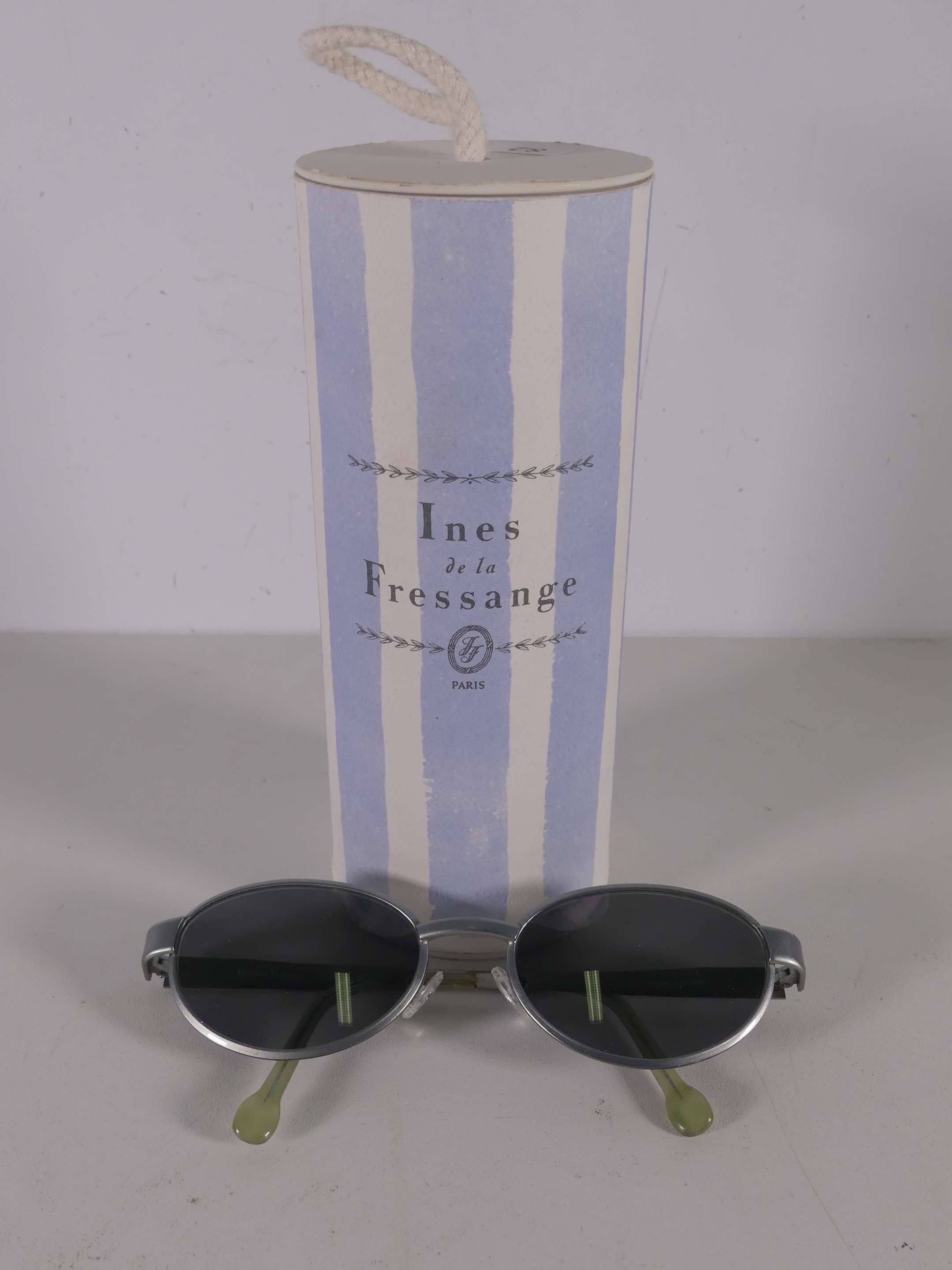 INES DE LA FRESSANGE Paire de lunettes de soleil en m tal gris