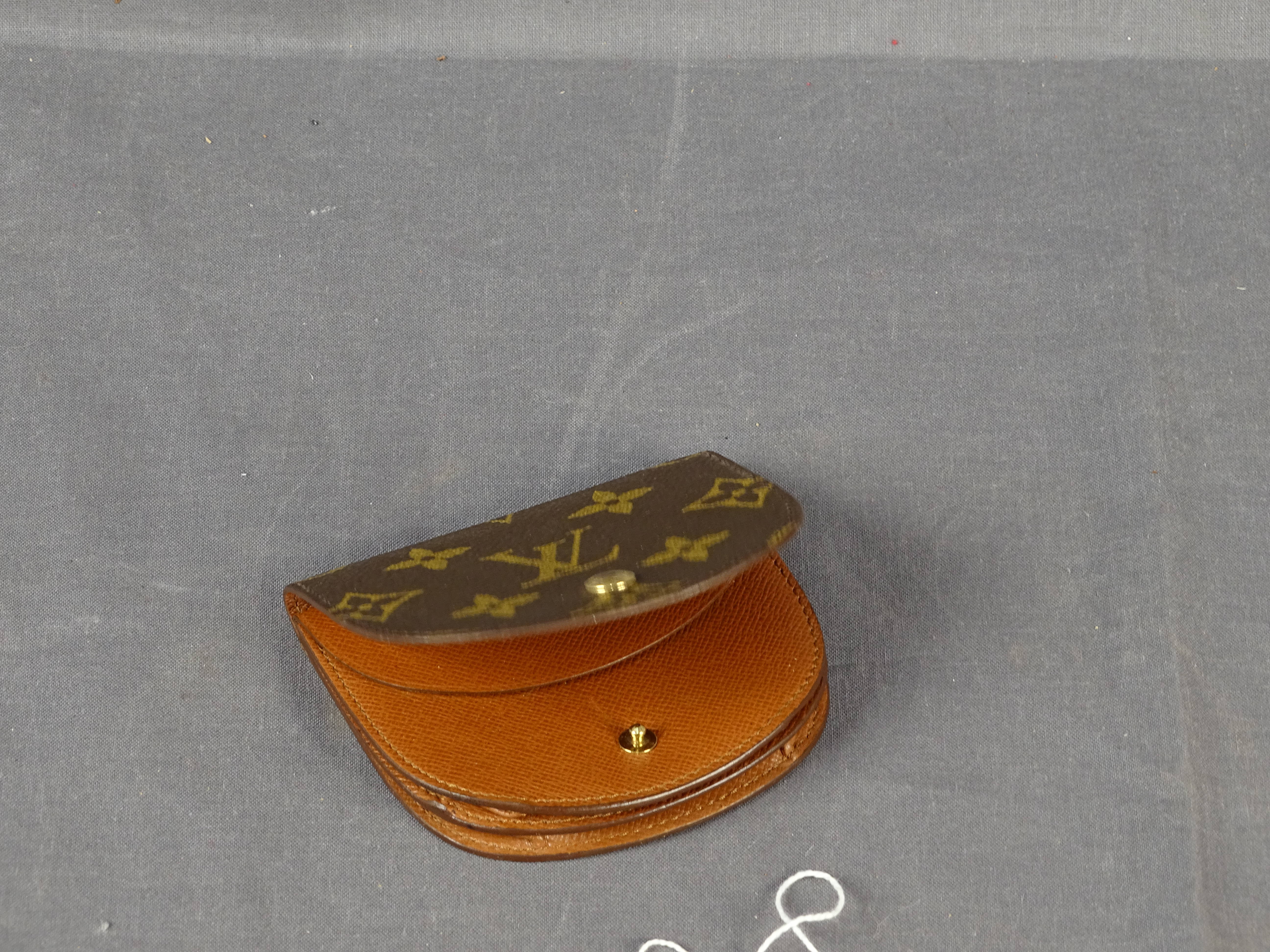 VUITTON - Petit porte monnaie soufflet en toile monogram., Vente