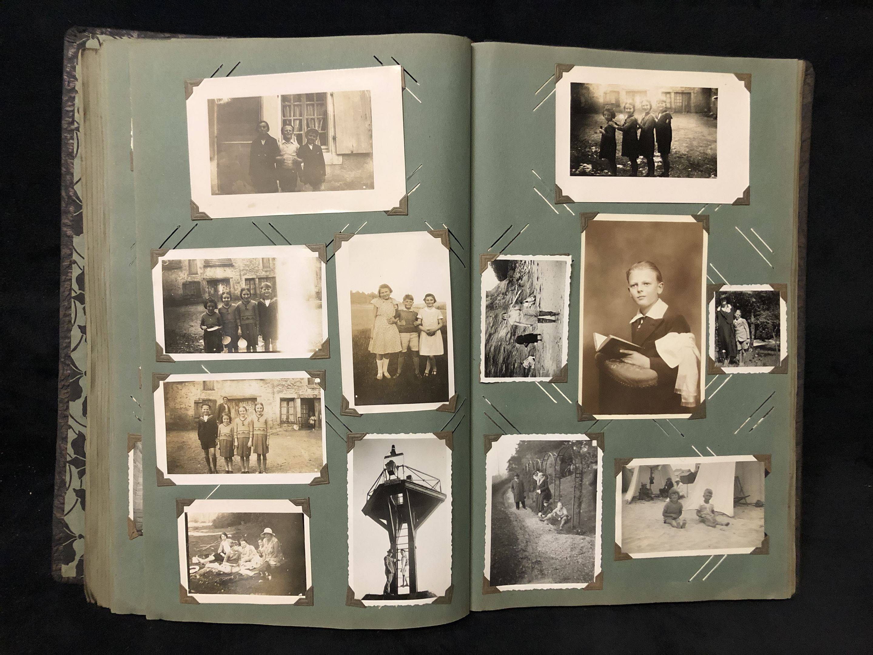 Album ancien retraçant la vie d'une Famille , composé de photos et cartes  photos - scènes de vie ,, Vente aux enchères : Photographies - Cinéma -  Appareils photo