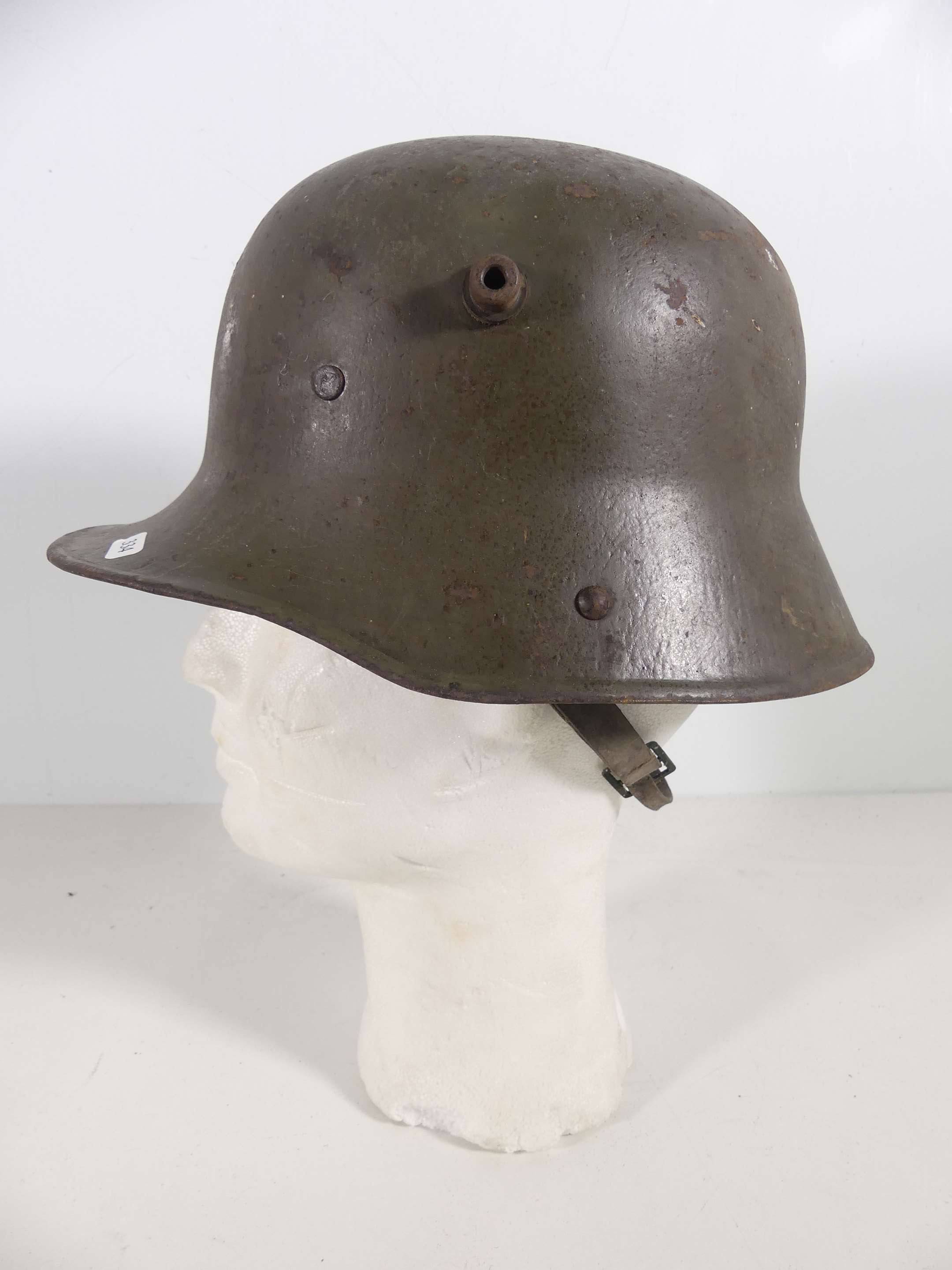 Casque allemand mod 16 stahlhelm - peinture feldrau d'origine , intérieur  et cerclage en cuir, jugulaire, Vente aux enchères : Militaria - Armes -  Souvenirs historiques