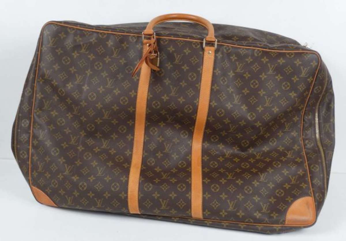 LOUIS VUITTON - Grand sac de voyage modèle Sirius en toile Monogram, intérieur avec porte-habits ...