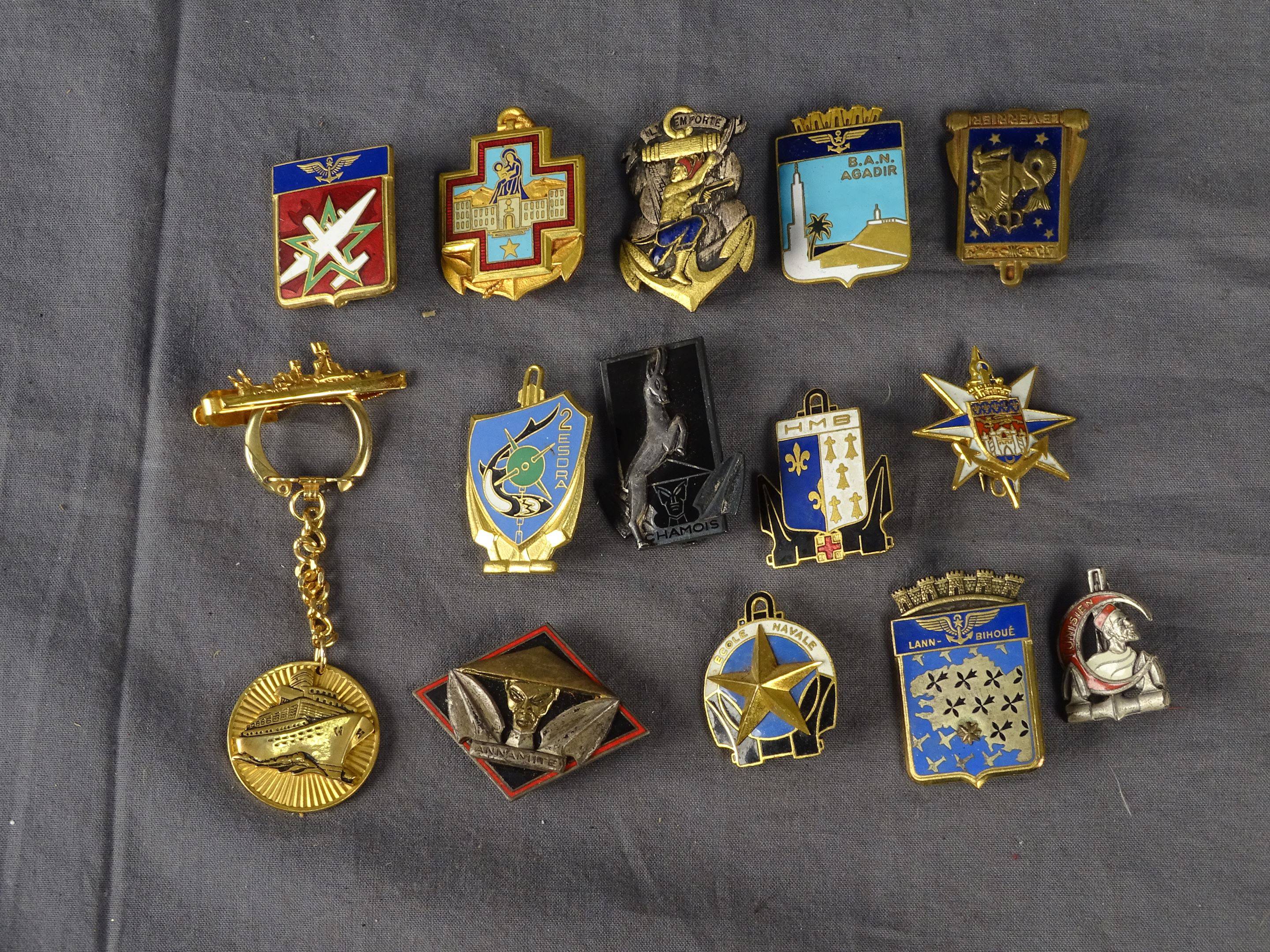 Fr 12 Insignes De Marine Dont Bâtiments Et Divers Auctions