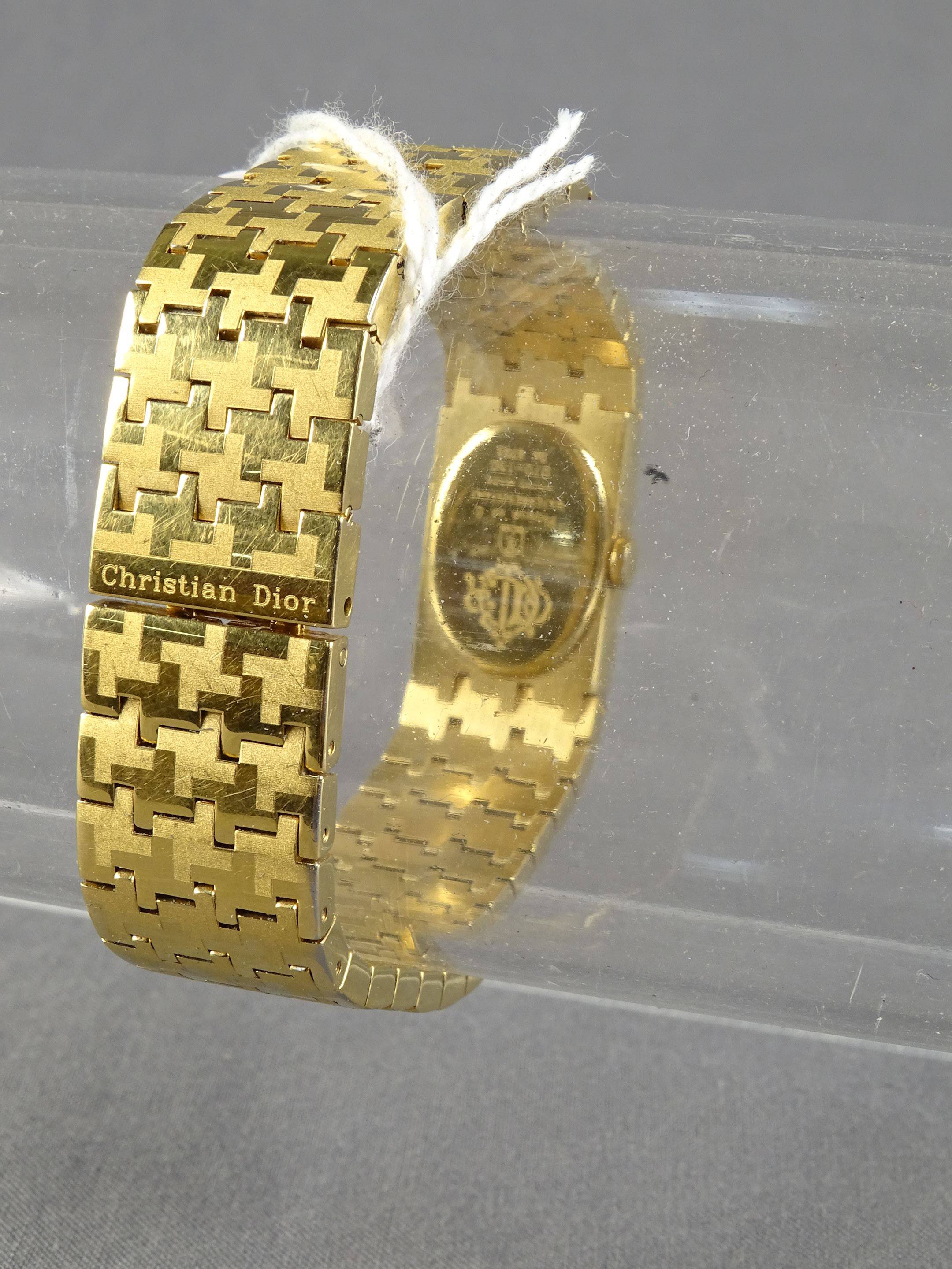 DIOR Montre bracelet de dame plaqu or cadran de forme ovale