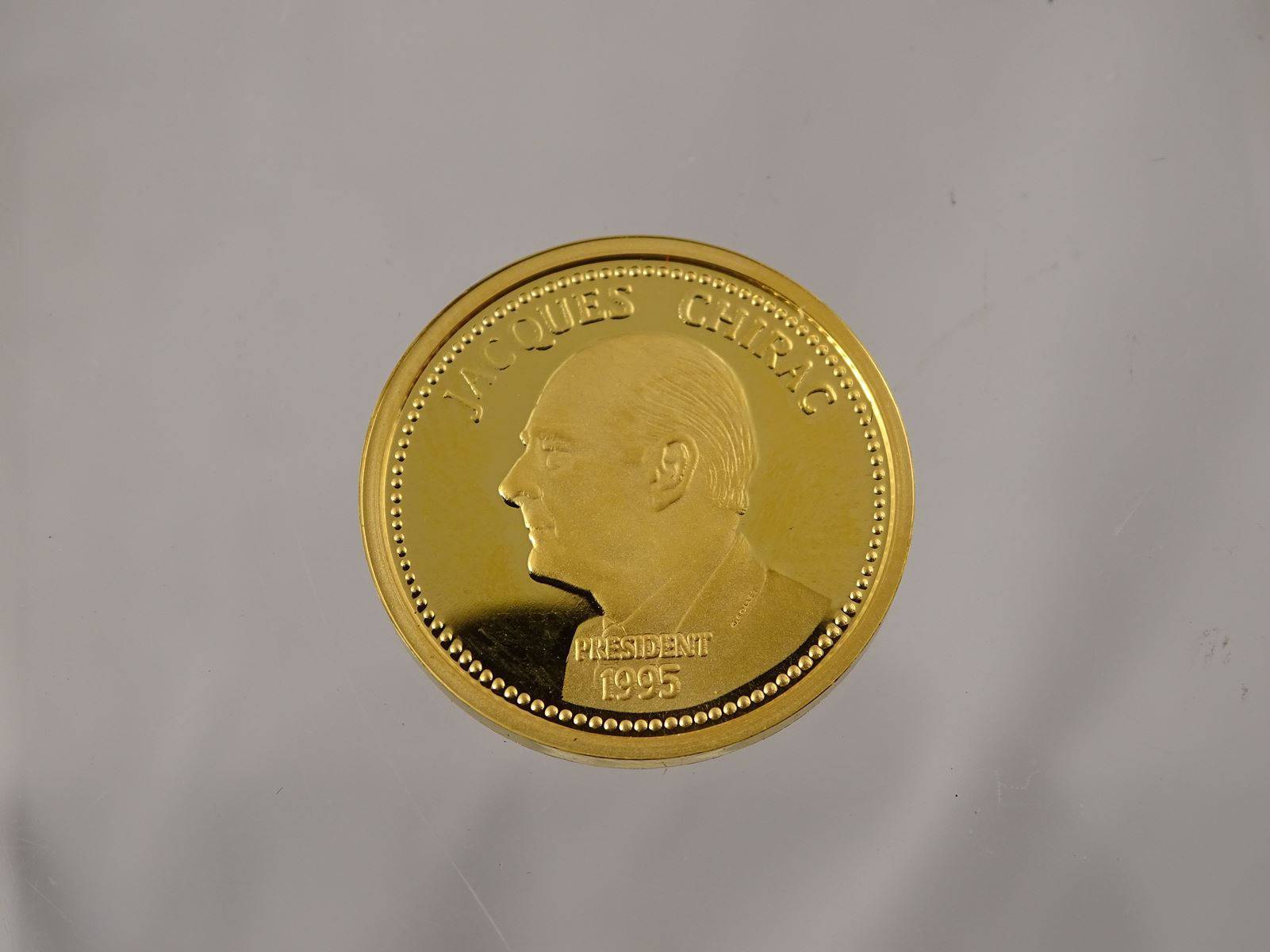 Médaille en or jaune (999) célébrant l'élection de Jacques Chirac à la...