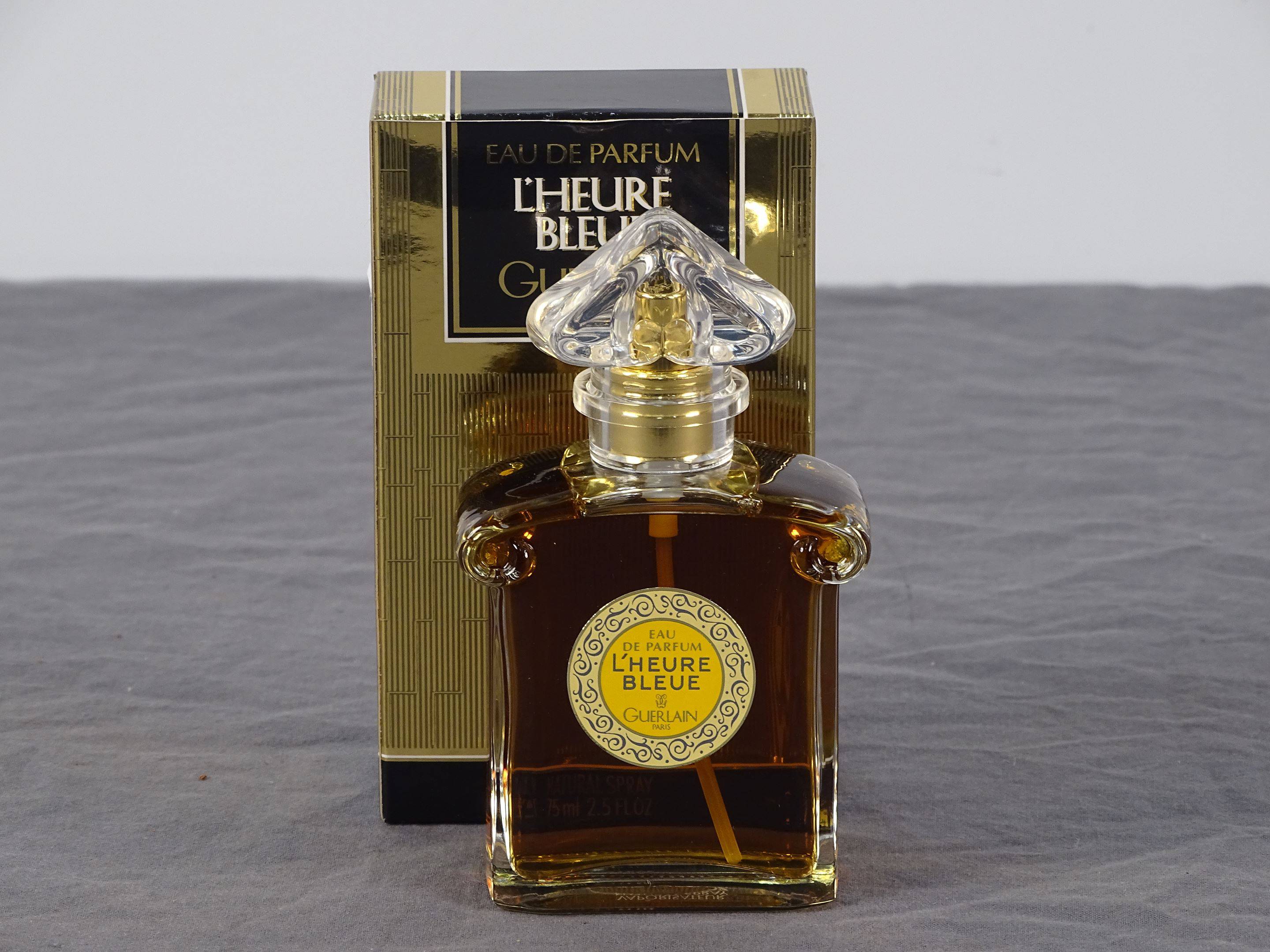 GUERLAIN L'heure bleue - Flacon vide dans sa boite. On y joint une boite  vide., Vente aux enchères : Objets de vitrine - Verreries - Flacons -  Sulfures