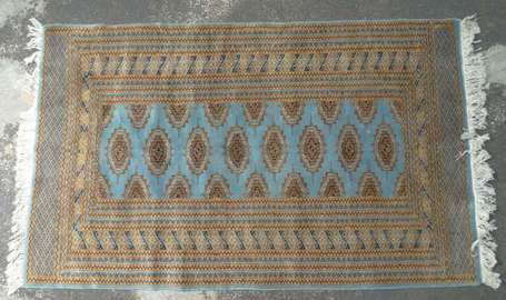 Tapis Pakistan laine et coton, le champ bleu ciel 