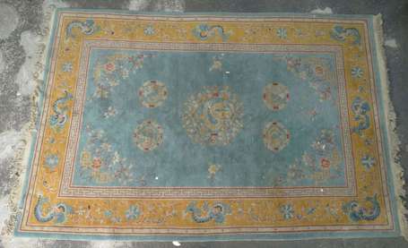 Tapis Chine laine et coton, le champ bleu à décor 