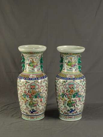 CANTON - Paire de vases de forme balustre en 