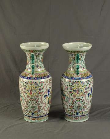 CANTON - Paire de vases de forme balustre en 