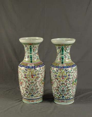 CANTON - Paire de vases de forme balustre en 