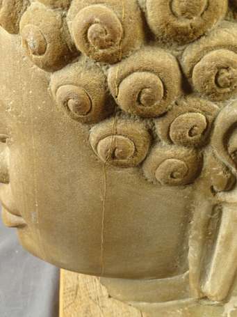 Tête de Bouddha en grès sculpté. Art du Gandhara. 
