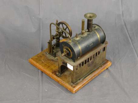 E.P. - Machine à vapeur , avec accessoires , sur 