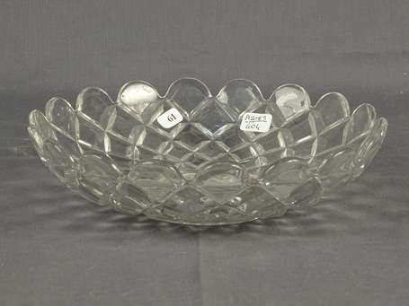 BACCARAT - Coupe en cristal moulé  de losanges.