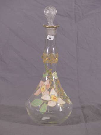 Carafe en verre émaillé polychrome et or à décor 