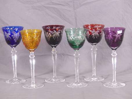 Suite de 6 verres à vin du Rhin en cristal doublé 