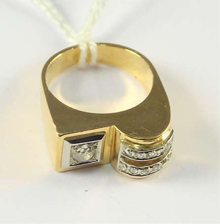 Bague tank en or jaune 18K (750°/00) sertie d'un 