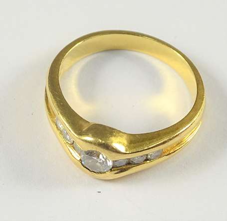 Bague en or jaune 18K (750°/00) sertie d'un 