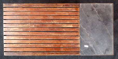 Table basse à cadre et piétement en métal laqué 
