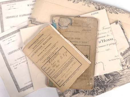 Ensemble de documents d'un officier de marine , 2 