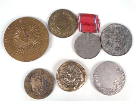 lot de médailles et insignes diverses 