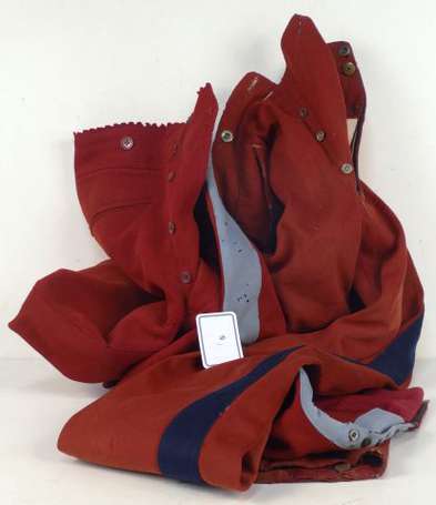 14/18 - Lot de 2 pantalons officiers , rouges , un