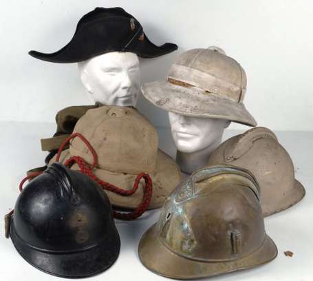 DIV - lot de Casques dont coloniaux 2gm , bicorne 