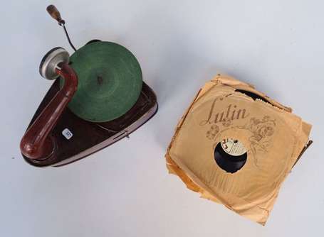 Phonographe d'enfant , avec nombreux disques 