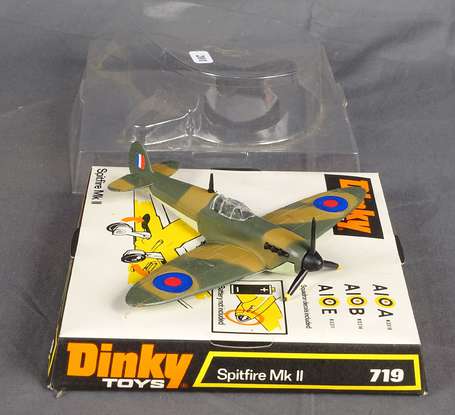 Dinky toys militaire - Avion de chasse  SPITFIRE 