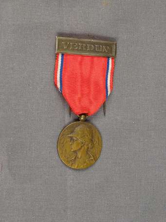 Mil - Médaille Verdun avec barrette