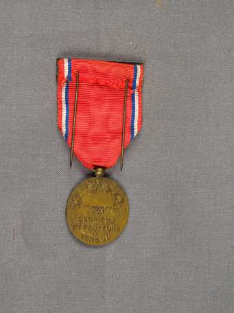 Mil - Médaille Verdun avec barrette