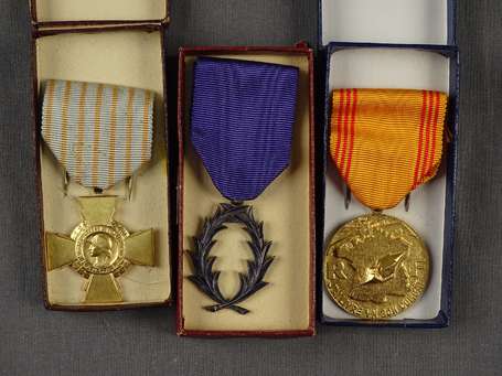 Mil - 3 médailles - Croix du combattant, médailles
