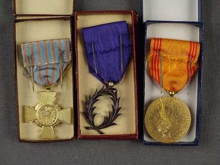 Mil - 3 médailles - Croix du combattant, médailles