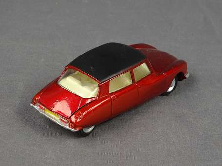 Dinky toys Spain - Citroen DS23 - Couleur rouge 