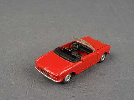 Dinky toys Spain - Peugeot 204  cabriolet couleur 