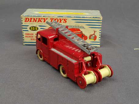 Dinky toys France- Berliet premier secours , bel 