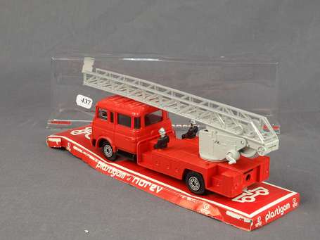 Norev - Berliet pompier, grande echelle , roues 
