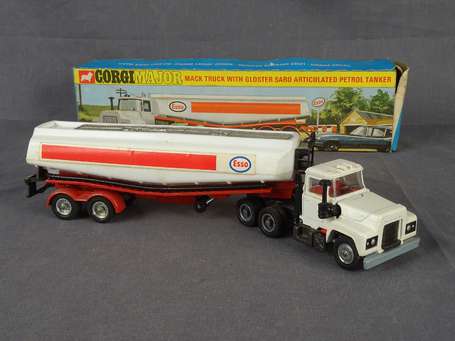 Corgi - Camion citerne Esso neuf en boite usagée 