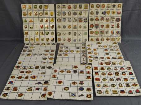 US - Vietnam et post - Lot de plus de 200 insignes