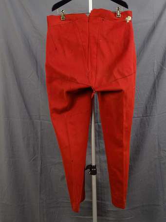 1GM - Pantalon officier en drap rouge, bande noire