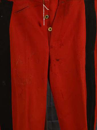 1GM - Pantalon officier en drap rouge, bande noire