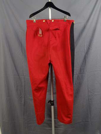 1GM - Pantalon officier en drap rouge, bande 